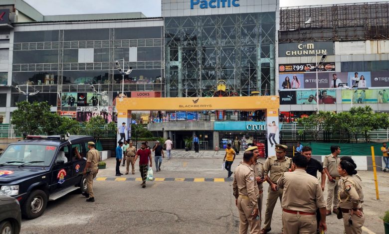 Shocking Spa Scandal Unveiled: Dozens of Boys and Girls Arrested in Police Raid at Pacific Mall 1 111 73