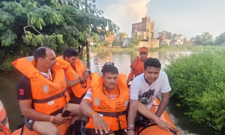 Flash Floods Ravage Ghaziabad: NDRF Conducts Evacuations 1 113 27