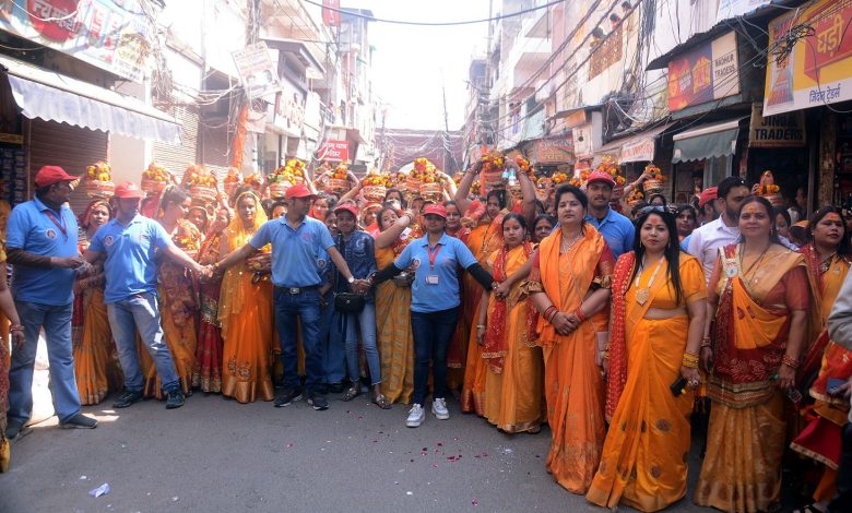 विशाल कलश यात्रा बाला जी मन्दिर से रामलीला मैदान घंटाघर तक संपन्न 1 111 46