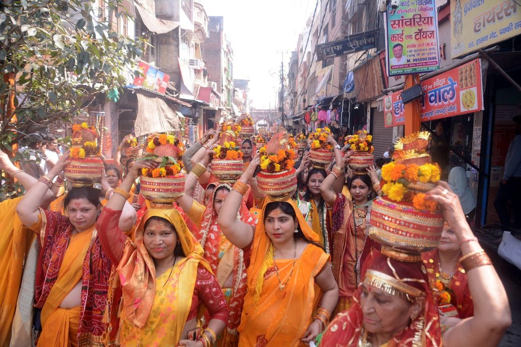 विशाल कलश यात्रा बाला जी मन्दिर से रामलीला मैदान घंटाघर तक संपन्न 2 112 22