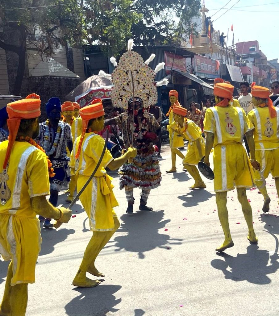 विशाल कलश यात्रा बाला जी मन्दिर से रामलीला मैदान घंटाघर तक संपन्न 3 113 16